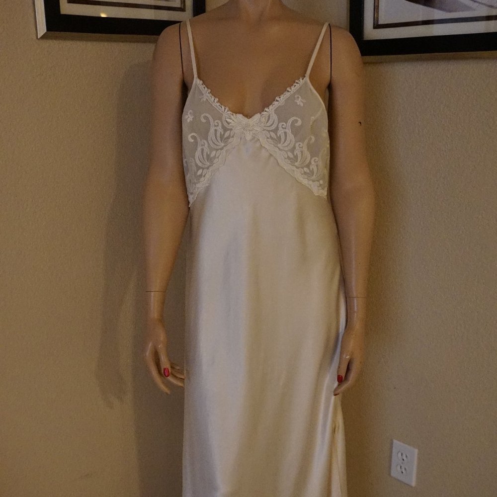 Gorgeous long Vintage Val Mode Ivory Wedding Night